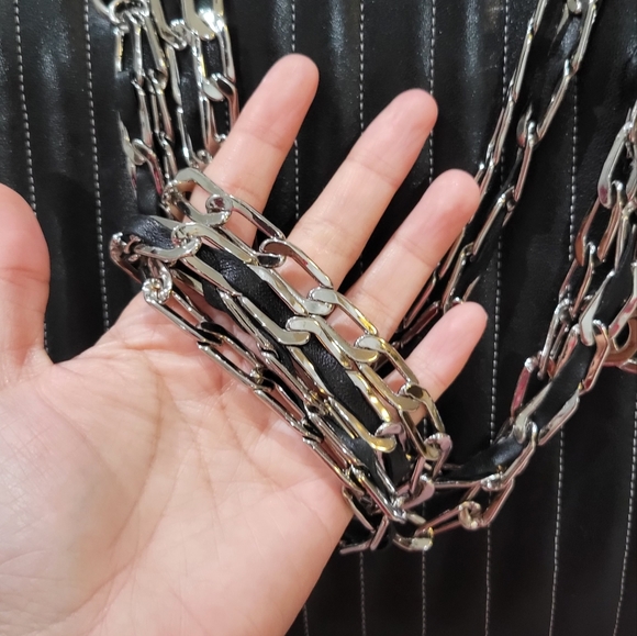 CHANEL MADEMOISELLE Black Leather Silver Hardware / Chain vertical tote - Picture 4 of 16